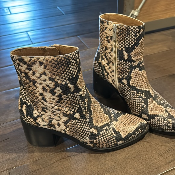 Boots - Picture 2 of 3